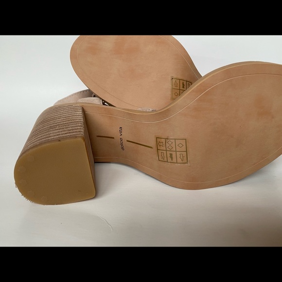 Featuring shoes - Picture 7 of 9